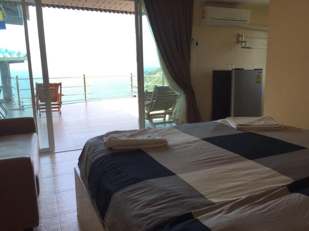 yellow house koh sichang