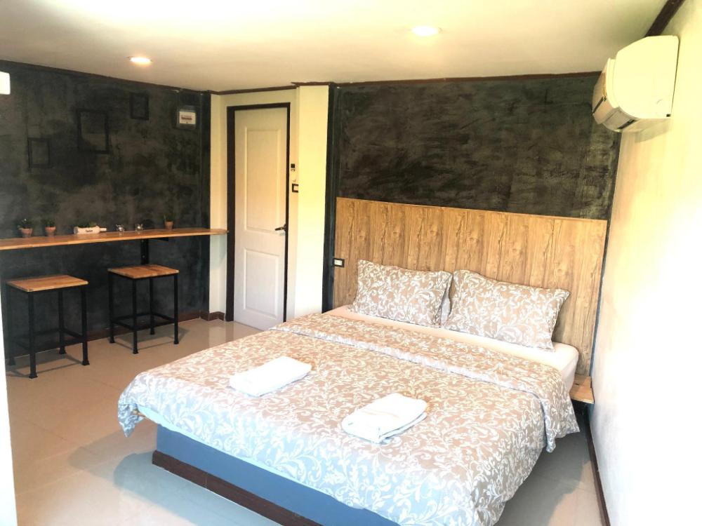 yellow house koh sichang