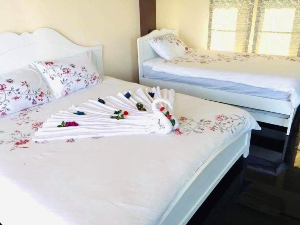 yellow house koh sichang