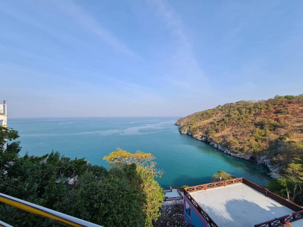 yellow house koh sichang