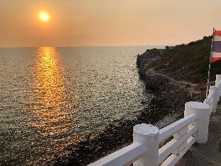 yellow house koh sichang