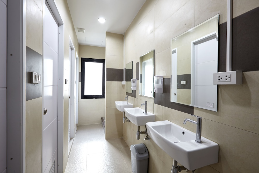 le bonheur poshtel hostel