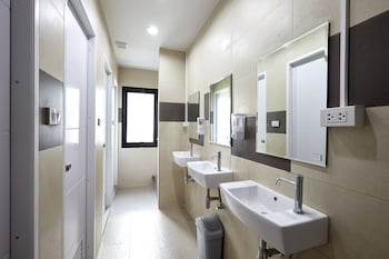 le bonheur poshtel hostel