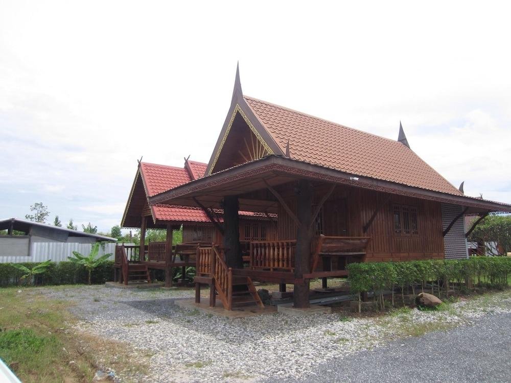 Pialo Resort,Nong Bua Lamphu Province>>Na Klang,3 star