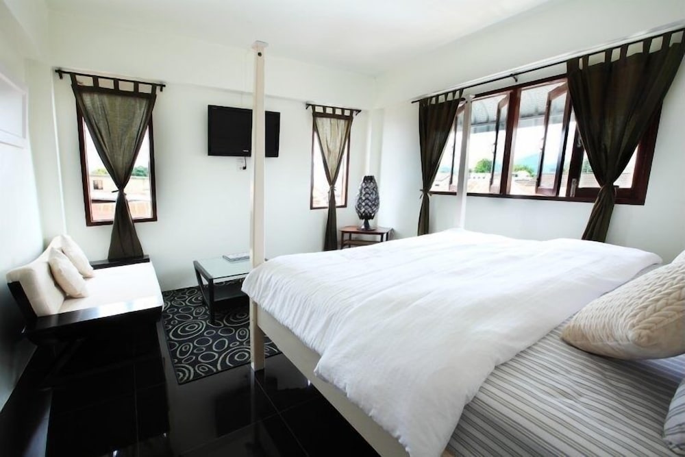 the royal chiangkhan boutique hotel