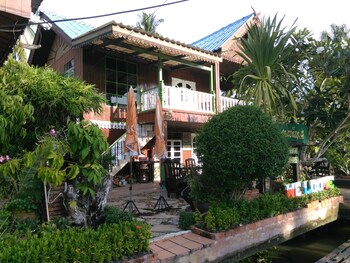 rueanphen homestay