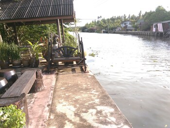 rueanphen homestay