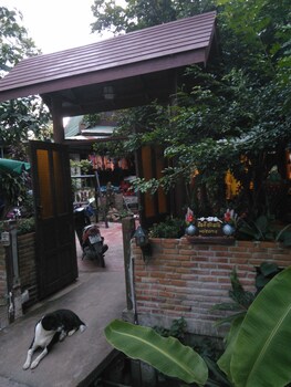 rueanphen homestay
