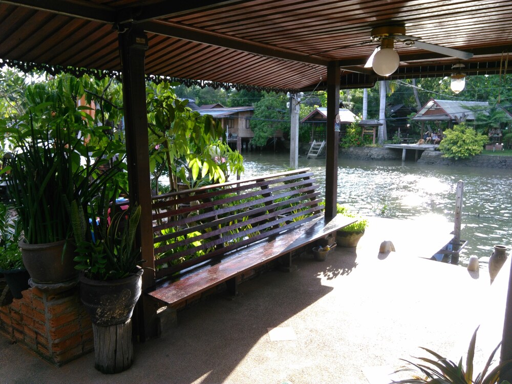 rueanphen homestay