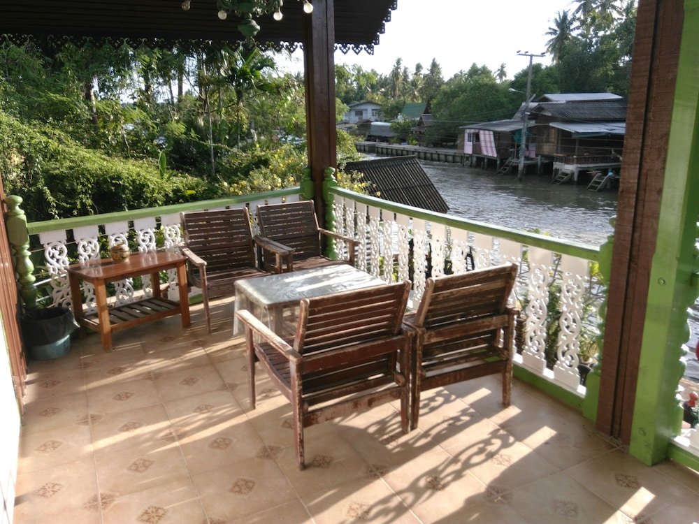 rueanphen homestay