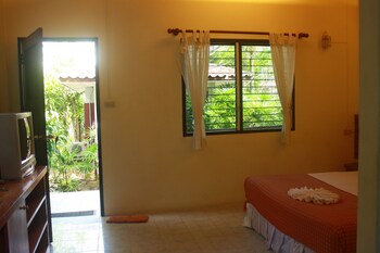 samui honey backpacker bungalow
