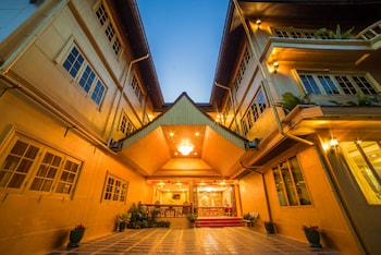 nakaraj princess chiang rai walking street