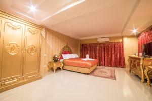 nakaraj princess chiang rai walking street