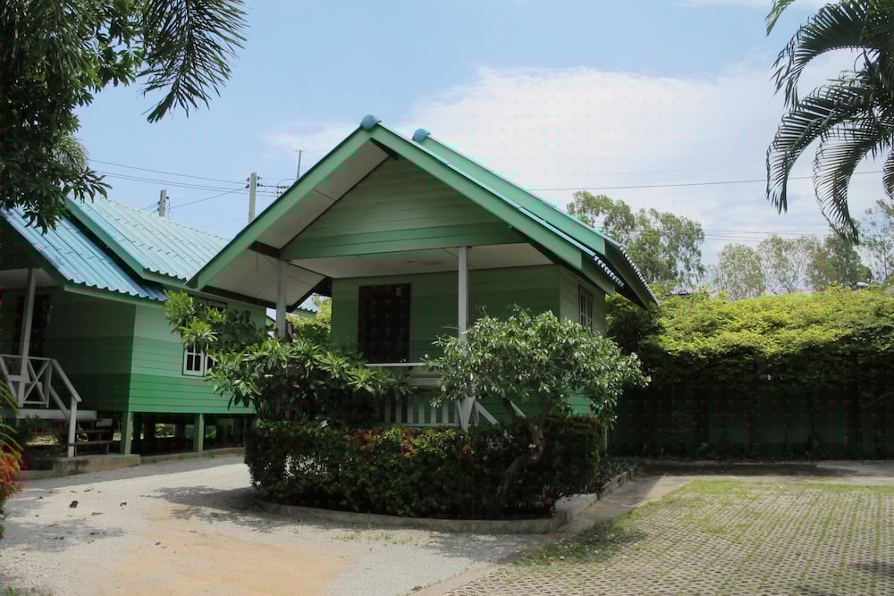 the green resort sri racha