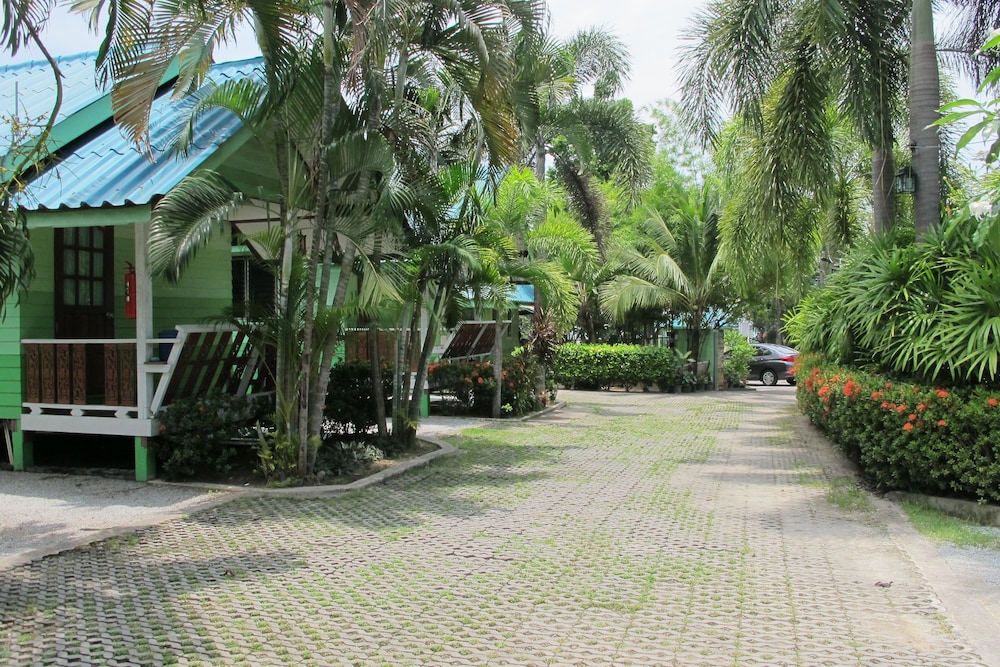 the green resort sri racha