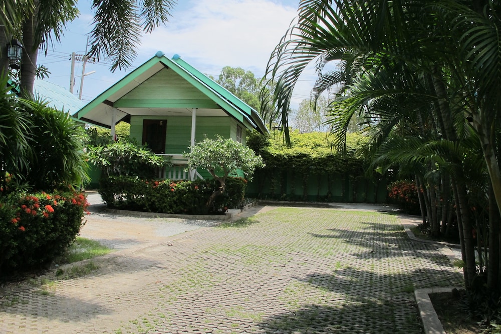 the green resort sri racha