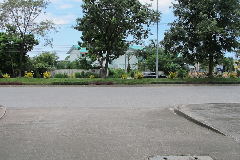 the green resort sri racha