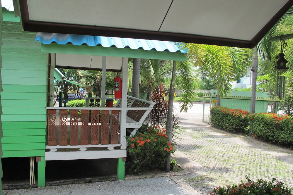 the green resort sri racha