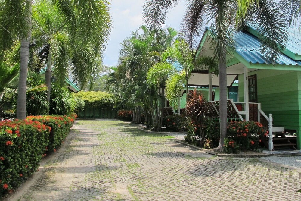 the green resort sri racha