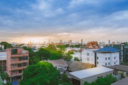 s e t thanmongkol residence