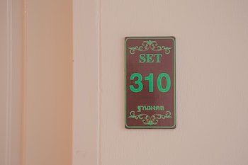 s e t thanmongkol residence