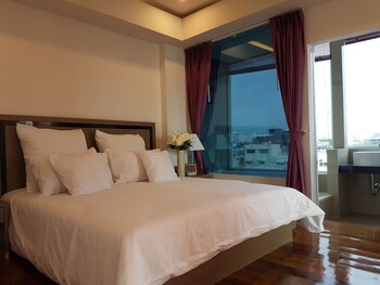 s e t thanmongkol residence
