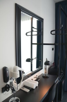 bed chiangmai gate adults only