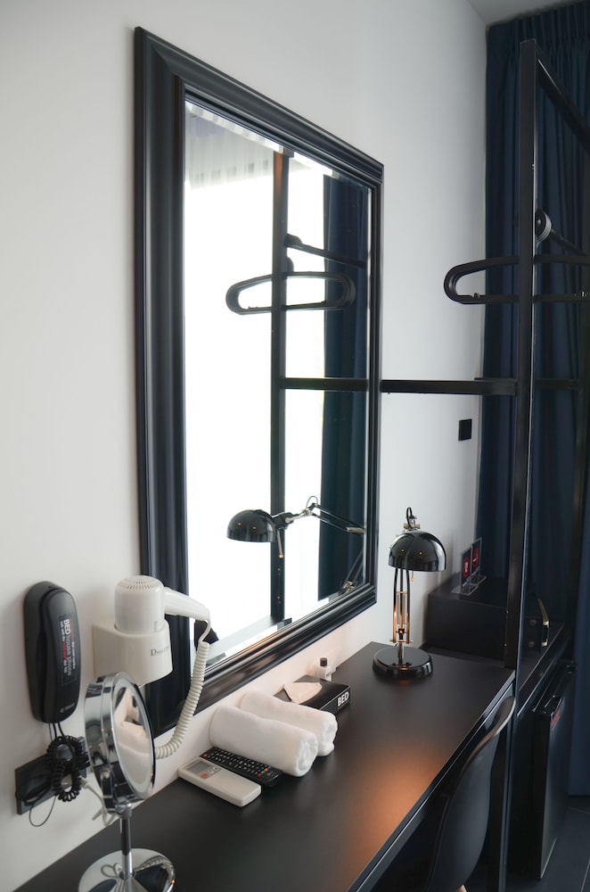 bed chiangmai gate adults only