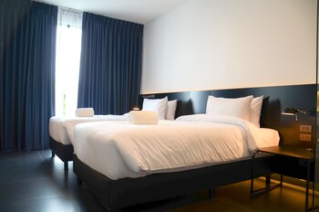 bed chiangmai gate adults only