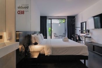 bed chiangmai gate adults only