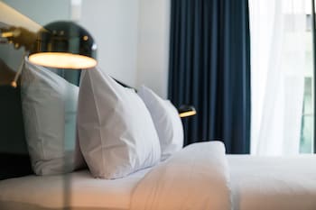 bed chiangmai gate adults only