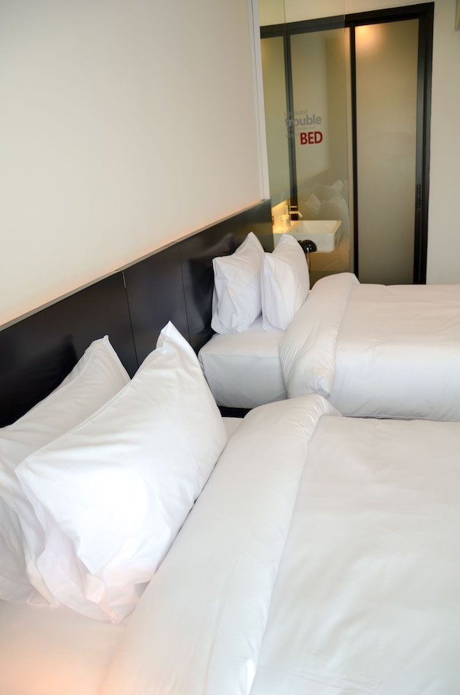 bed chiangmai gate adults only