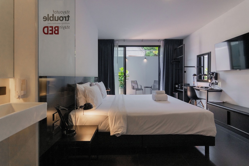 bed chiangmai gate adults only