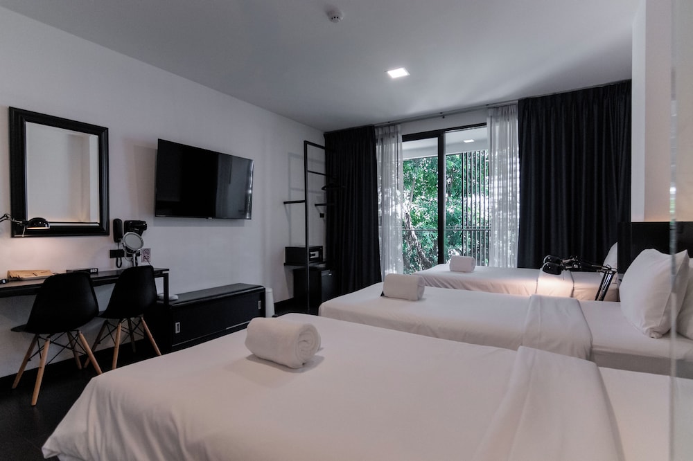 bed chiangmai gate adults only