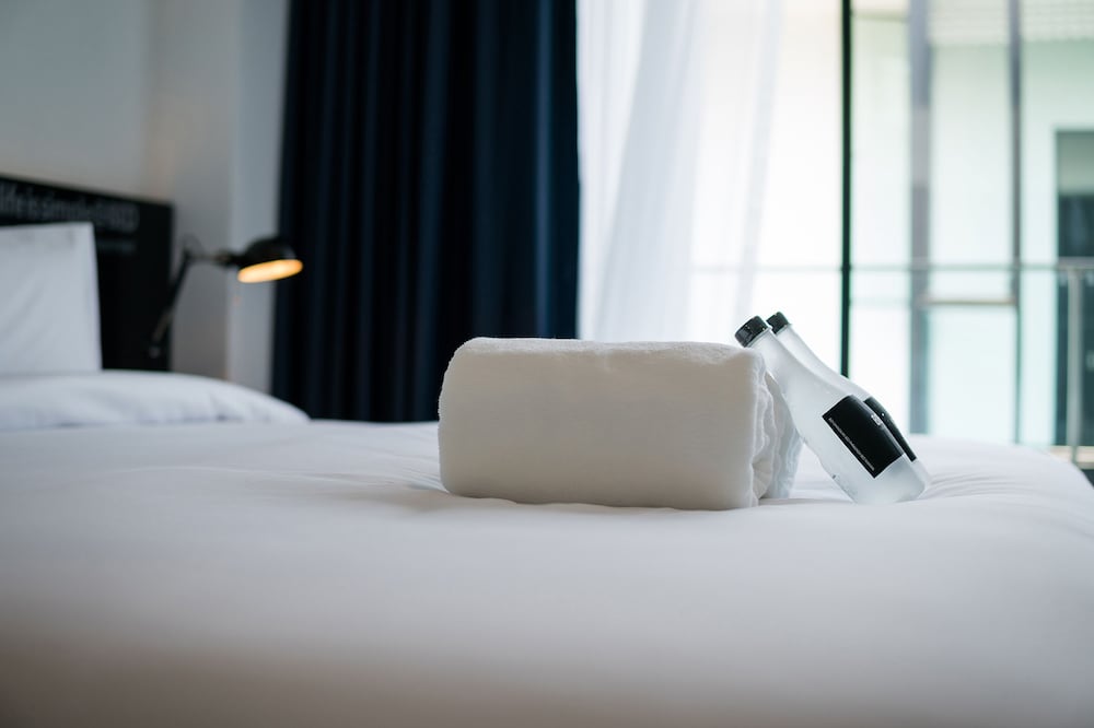 bed chiangmai gate adults only