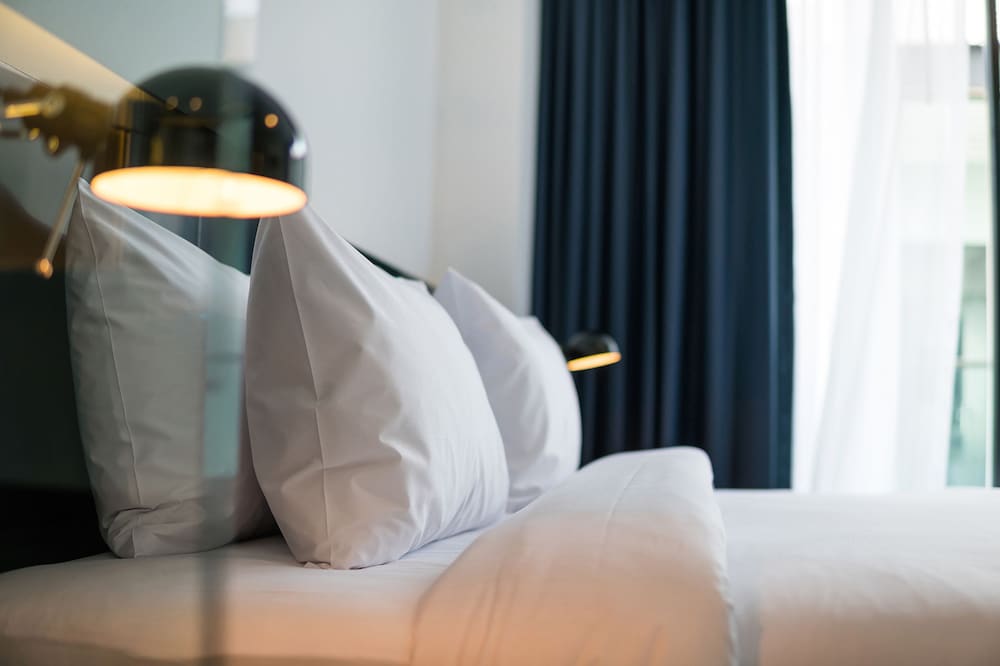 bed chiangmai gate adults only