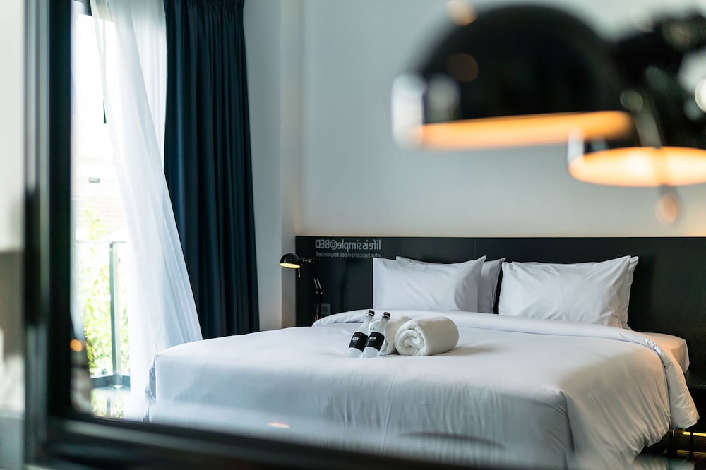 bed chiangmai gate adults only