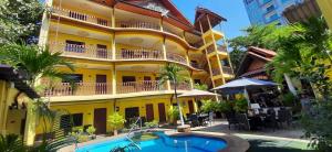 Phratamnak Inn - 100 Meter From Beach,Pattaya>>Jomtien,0 star