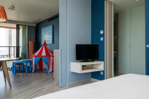 holiday inn resort vana nava hua hin by ihg