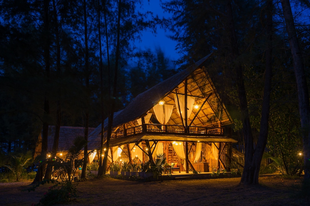 the moken eco village