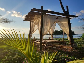 the moken eco village