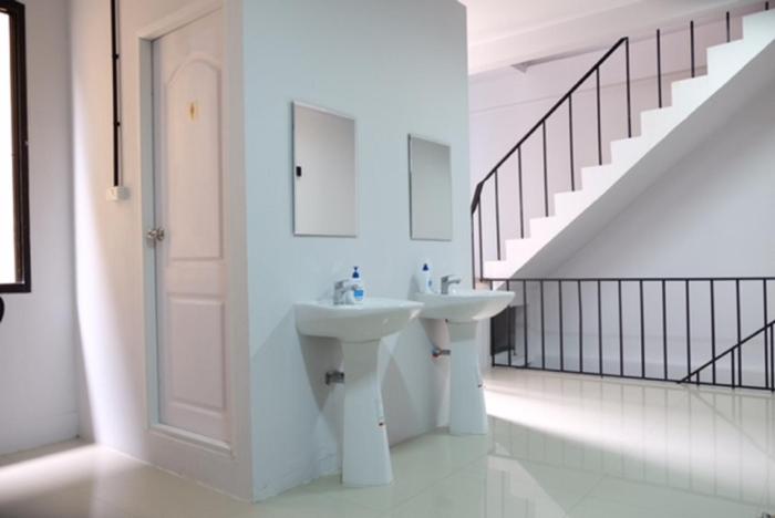 backpack station hostel