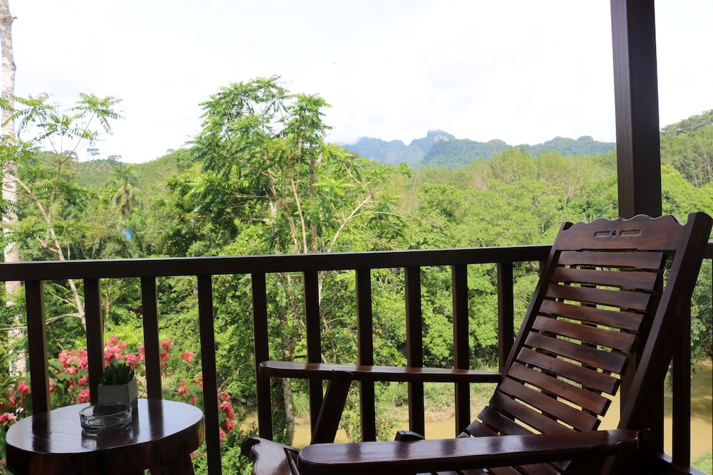 khaosok river home resort