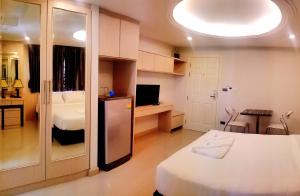 b your home hotel donmueang airport bangkok