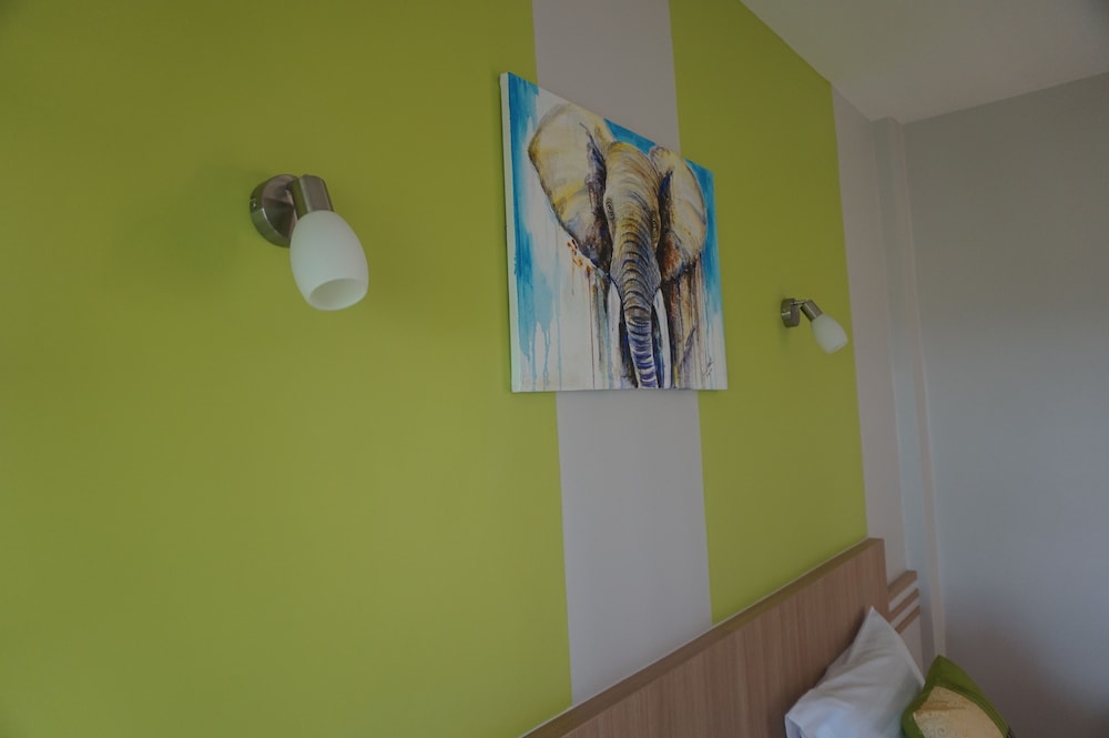 phant at thalang service apartment