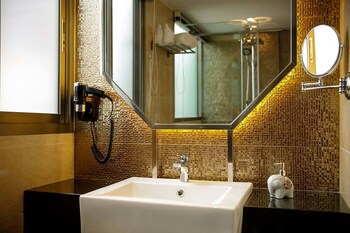 9 suite luxury boutique hotel