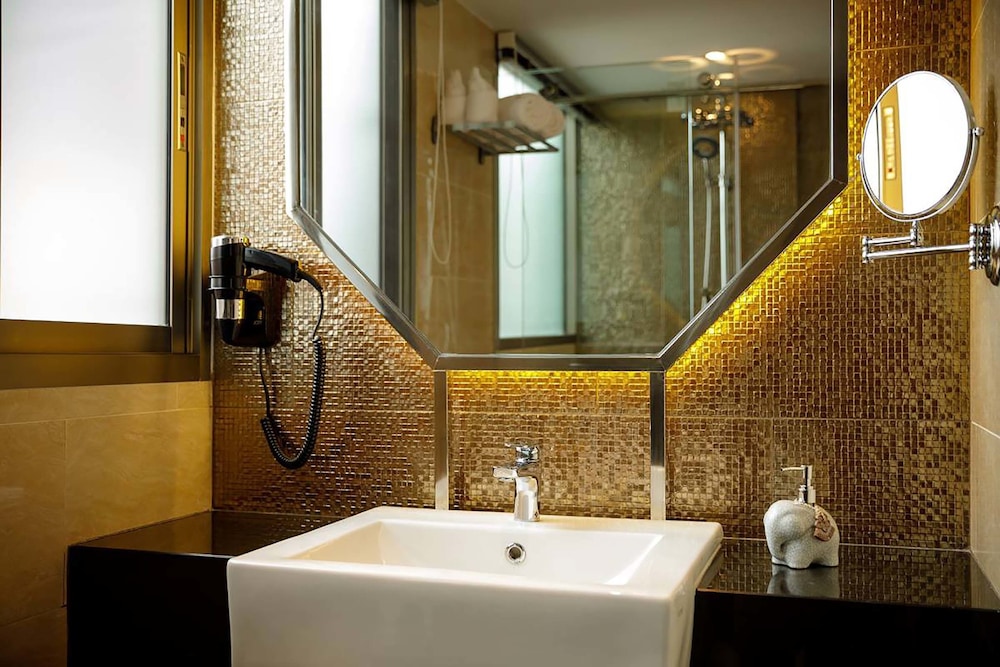 9 suite luxury boutique hotel