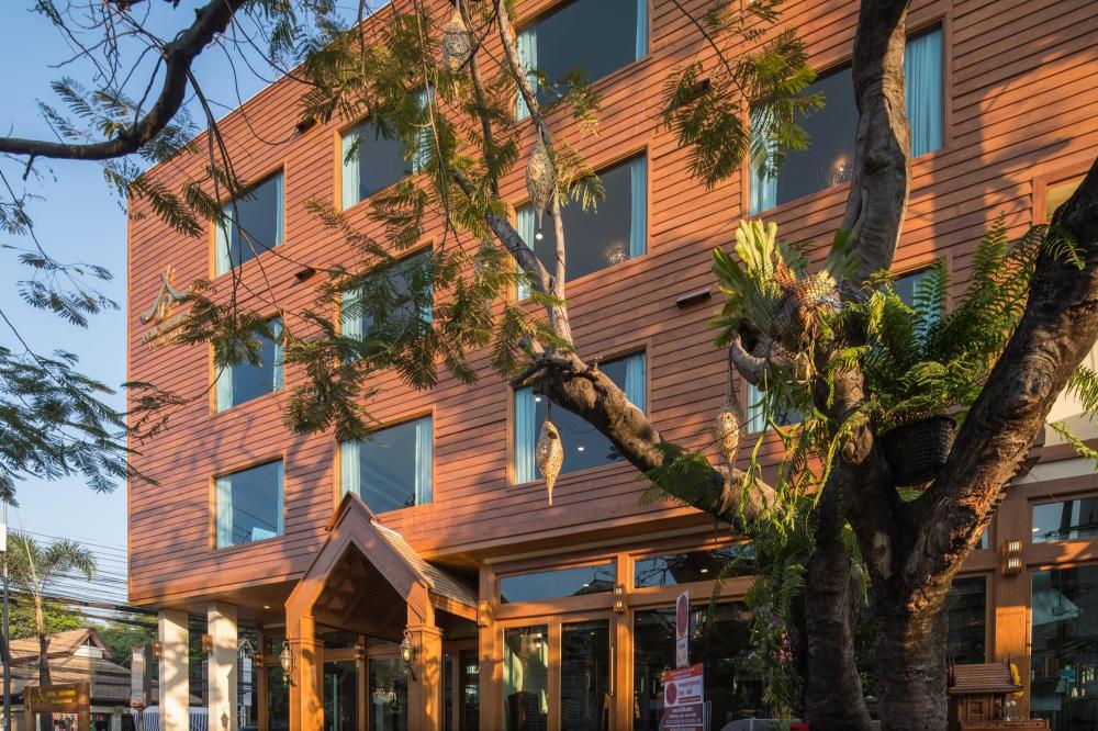 peak nimman prestige hotel