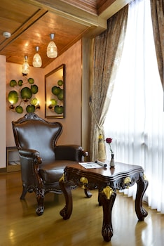 peak nimman prestige hotel