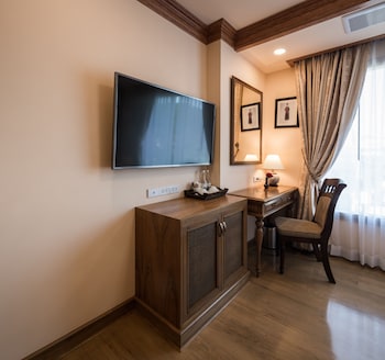 peak nimman prestige hotel